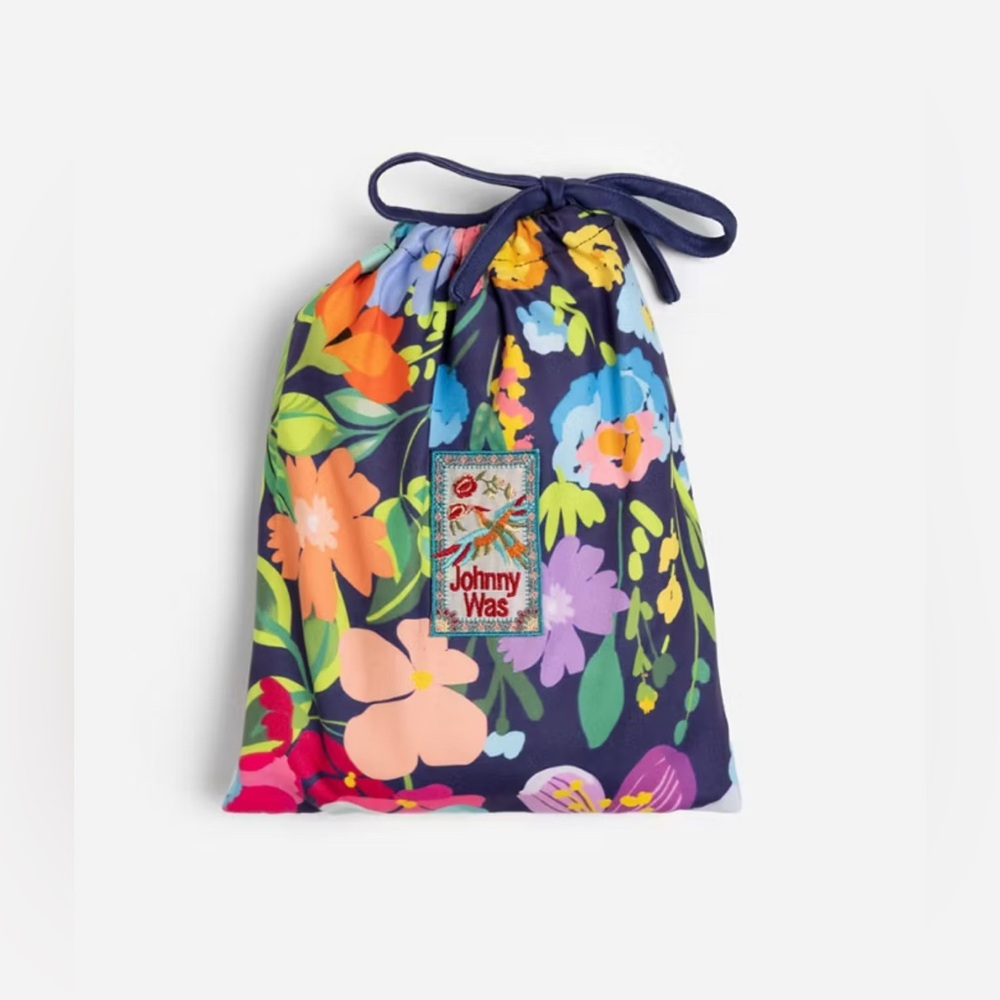 JOHNNY WAS Spello Bloom Beach Towel & Bag 40” X 70”Reversible Sand Resistant NWT - Picture 4 of 4
